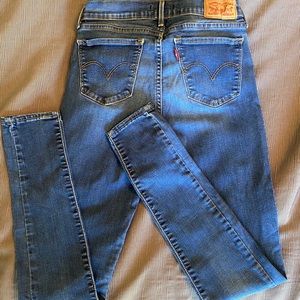 LEVIS 710 super skinny size 28